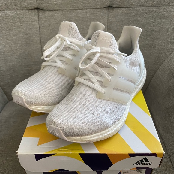 Kids Ultra boost all white 5.5y - Picture 1 of 8